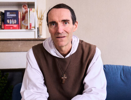 Le parcours exceptionnel du père Etienne Méténier : de la finance aux sciences bibliques, en passant par les commandos marine