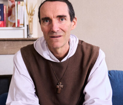 Le parcours exceptionnel du père Etienne Méténier : de la finance aux sciences bibliques, en passant par les commandos marine