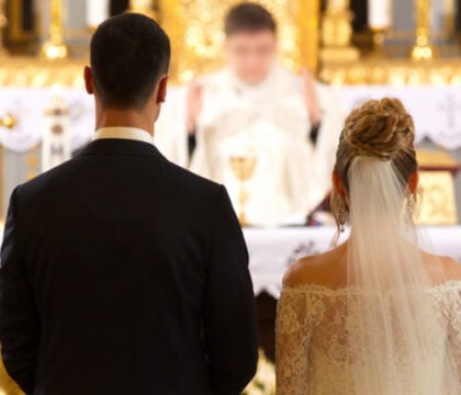« La préparation au mariage n’a fait l’objet d’une attention sérieuse qu’au 20e siècle »: un historien se penche sur les liens entre l&rsquo;Eglise et la famille 