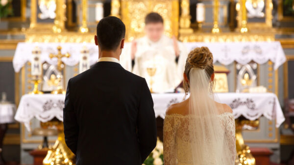 « La préparation au mariage n’a fait l’objet d’une attention sérieuse qu’au 20e siècle »: un historien se penche sur les liens entre l&rsquo;Eglise et la famille 