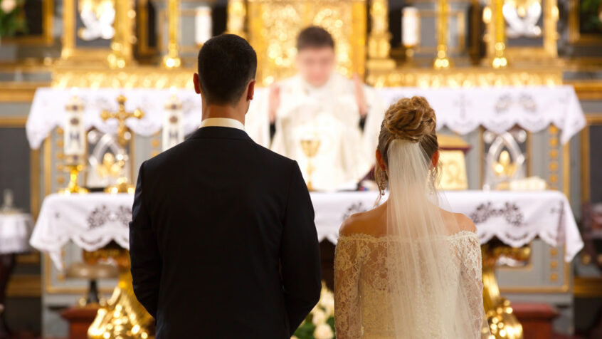 « La préparation au mariage n’a fait l’objet d’une attention sérieuse qu’au 20e siècle »: un historien se penche sur les liens entre l&rsquo;Eglise et la famille 