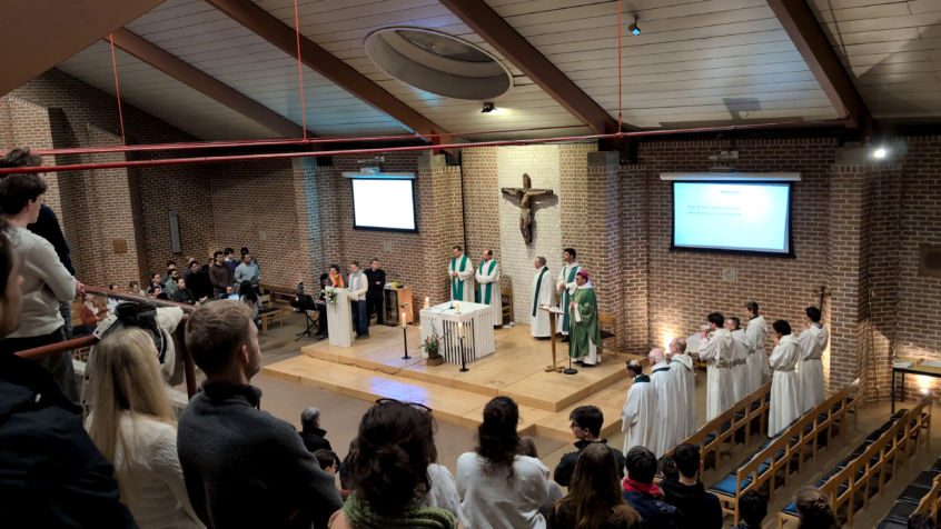 Mgr Lejeusne, évêque référendaire des étudiants : « Si nous ne sommes pas là, je ne sais pas où nous pourrions être »