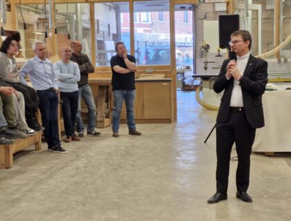 L’évêque de Namur fête saint Joseph avec de futurs menuisiers