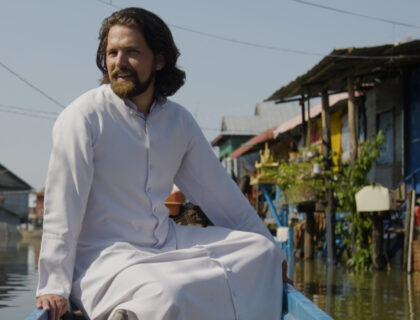 Après « Sacerdoce », le film « Les Baroudeurs du Christ » s&rsquo;intéresse à la figure du prêtre, sous l’angle de l’aventure et du don total