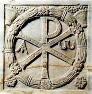 Le Chrisme est un symbole chrétien datant du christianisme primitif. Il est formé des deux lettres grecques superposées Ι (iota) et Χ (khi) — des initiales de Ἰησοῦς Χριστός (« Jésus-Christ ») — puis des deux lettres grecques Χ (khi) et Ρ (rhô) — des deux premières lettres du mot Χριστός (« Christ »).