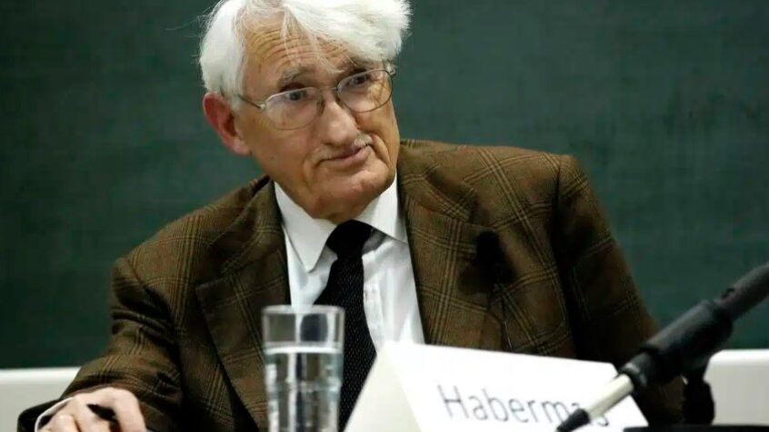 « Il avait humblement ouvert la porte à la religion: « le jésuite Xavier Dijon revient sur l&rsquo;héritage de Jürgen Habermas