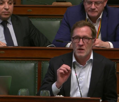 Quand Paul Magnette s&rsquo;en prend aux jésuites au Parlement: « Certains députés ont été heurtés »