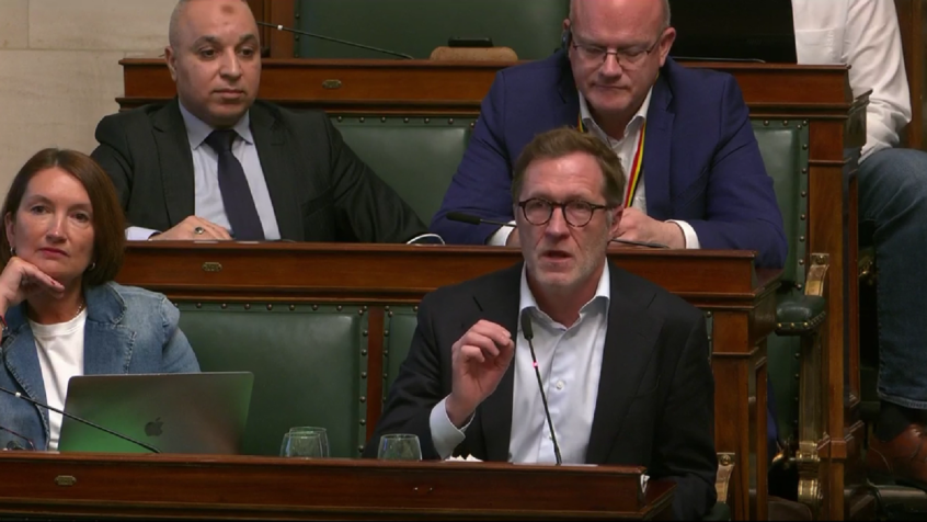 Quand Paul Magnette s&rsquo;en prend aux jésuites au Parlement: « Certains députés ont été heurtés »