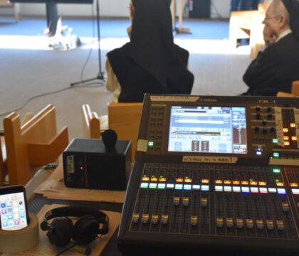 Quand «faire Église» passe aussi par les ondes…