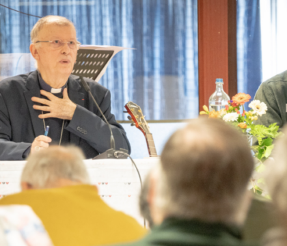 Faut-il revoir l&rsquo;ordre des sacrements de l&rsquo;initiation chrétienne ? Près de 200 acteurs pastoraux réunis pour discuter de la Confirmation