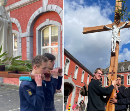 « Ça nous replonge dans l’ambiance de l’époque »: À Malonne, 200 Guides et Scouts d’Europe perpétuent la procession des Rameaux