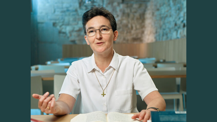 « La résurrection est un don de Dieu donné définitivement »: la théologienne Sophie Ramond nous rassure sur la vie après la mort