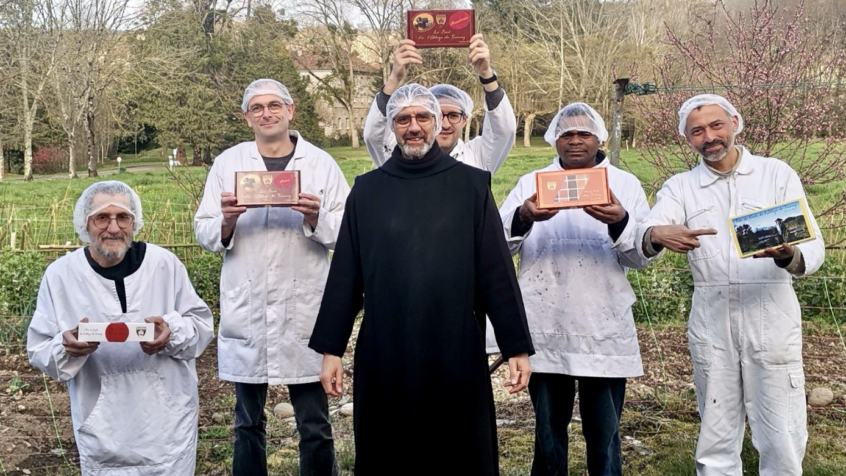 Opération solidaire : L&rsquo;abbaye de Tournay vend 400 kg de pâtes de fruits pour refaire ses vieilles fenêtres
