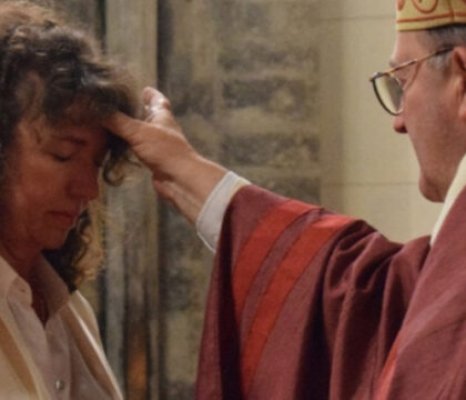 (Re)découvrir la foi à 60 ans : l&rsquo;expérience douloureuse de Christine lui a fait « prendre conscience de la présence de Dieu »