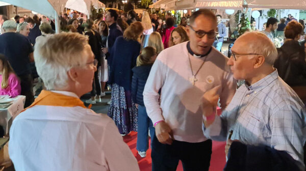 #soutenonsnospretres: une jeune catholique encourage à soutenir les prêtres