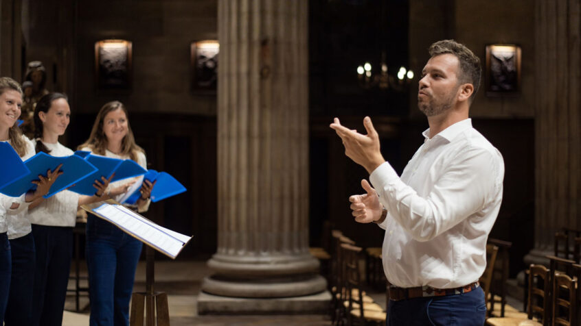 Faire résonner la polyphonie dans nos églises : le pari audacieux du choeur Cantiamo