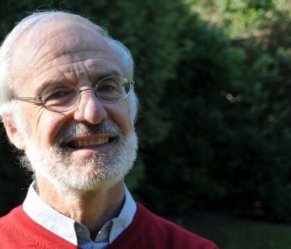 Eric-Emmanuel Schmitt, Mgr Delville, Lode Van Hecke, Tommy Scholtes… Les hommages au Père Charles Delhez affluent