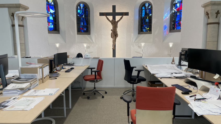 Grande réformes des lieux de culte catholique en Flandre: « Dire que les églises flamandes sont vides est faux », indique la ministre