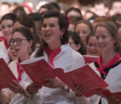 Chanter la foi : le grand rassemblement Ecclesia Cantic débarque bientôt en Belgique!