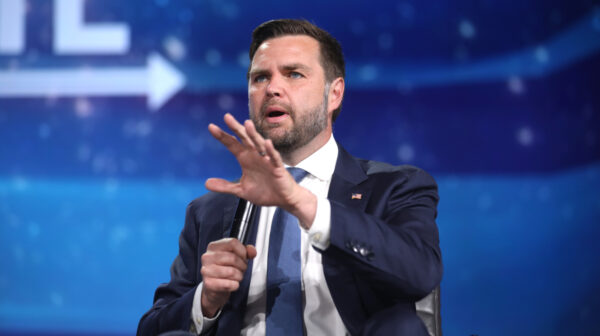 « Le pape doit faire attention quand il parle de théologie »: JD Vance s&rsquo;en prend de nouveau à Léon XIV