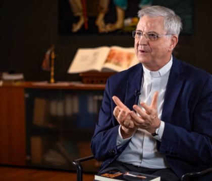 Mgr Bonny sur l&rsquo;ordination d&rsquo;hommes mariés à la prêtrise : « Nous ne pouvons reporter sans cesse ce qui est une urgence »
