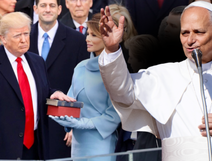 Donald Trump attaque Léon XIV qu&rsquo;il qualifie de « FAIBLE », le Pape réagit