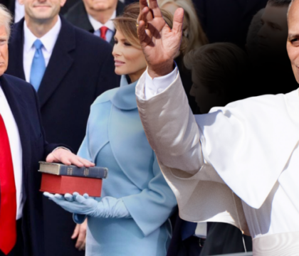 Donald Trump attaque Léon XIV qu&rsquo;il qualifie de « FAIBLE », le Pape réagit