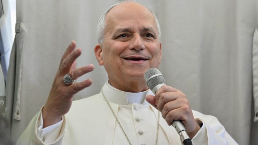 Le pape opposé à la « bénédiction formalisée » de couples de même sexe: Léon va-t-il moins loin que François?
