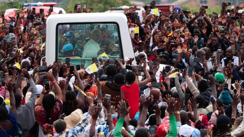 « Le pape a acquis une nouvelle stature internationale » : Voici ce qu&rsquo;ont pensé les vaticanistes du voyage de Léon XIV en Afrique