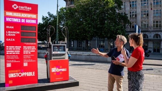 Bruxelles: Caritas mène une action choc pour dénoncer le coût humain de la guerre au Moyen-Orient