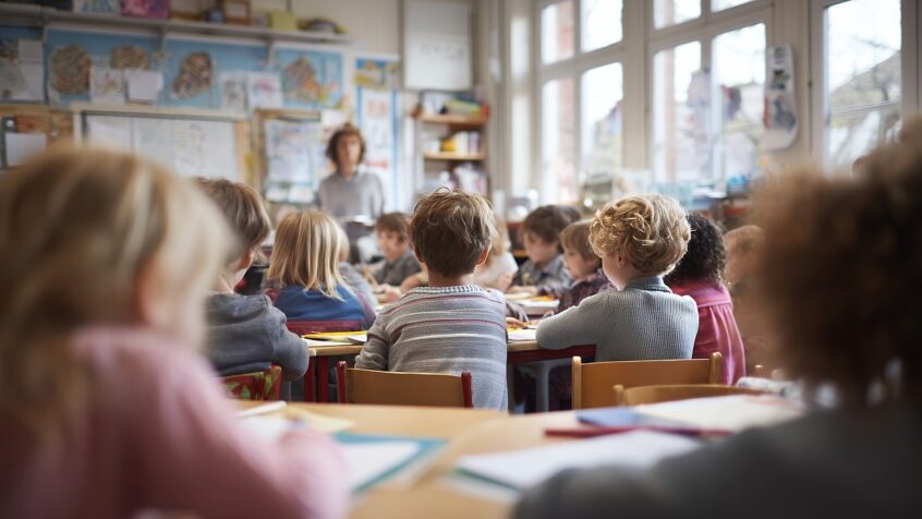 Crise dans l&rsquo;enseignement : « Derrière chaque parcours, un enseignant », une campagne pour revaloriser le métier