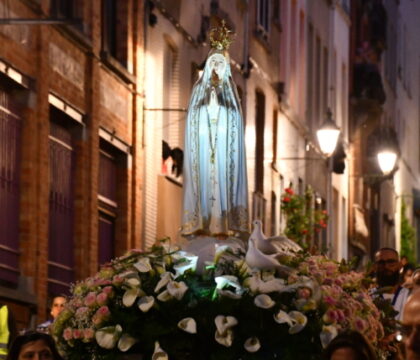 Procession aux flambeaux à Saint-Gilles pour Notre-Dame de Fatima