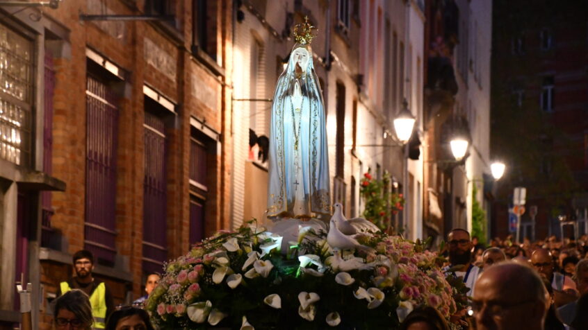 Procession aux flambeaux à Saint-Gilles pour Notre-Dame de Fatima