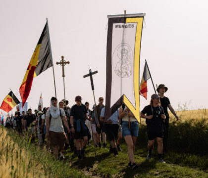 Des belges au pèlerinage de Chartres : 100 km, des cloques et une Église plus vaste qu&rsquo;on ne croît