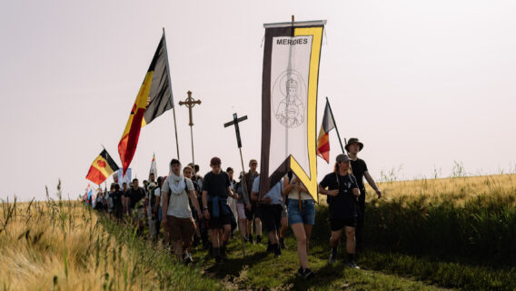 Des belges au pèlerinage de Chartres : 100 km, des cloques et une Église plus vaste qu&rsquo;on ne croît