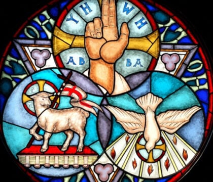 Trinité : Si Dieu est Un, pourquoi compliquer les choses en affirmant qu’il est en même temps Trine ? 