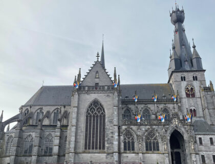 Walcourt célèbre le millénaire de sa première église, devenue basilique : « Rappeler que nous sommes une Eglise de pierres vivantes »