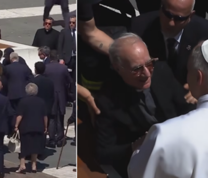 Le Pape vient en aide à un prêtre victime de la chaleur place Saint-Pierre (vidéo)
