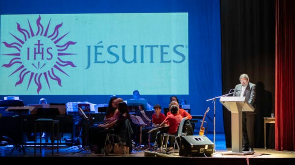 « Les jésuites nous ont ouvert le cœur et l’esprit » : l&rsquo;hommage d&rsquo;un ancien élève du Collège Saint-Servais aux Pères jésuites de Liège