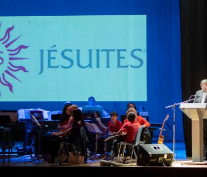 « Les jésuites nous ont ouvert le cœur et l’esprit » : l&rsquo;hommage d&rsquo;un ancien élève du Collège Saint-Servais aux Pères jésuites de Liège