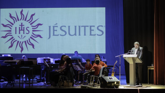 « Les jésuites nous ont ouvert le cœur et l’esprit » : l&rsquo;hommage d&rsquo;un ancien élève du Collège Saint-Servais aux Pères jésuites de Liège