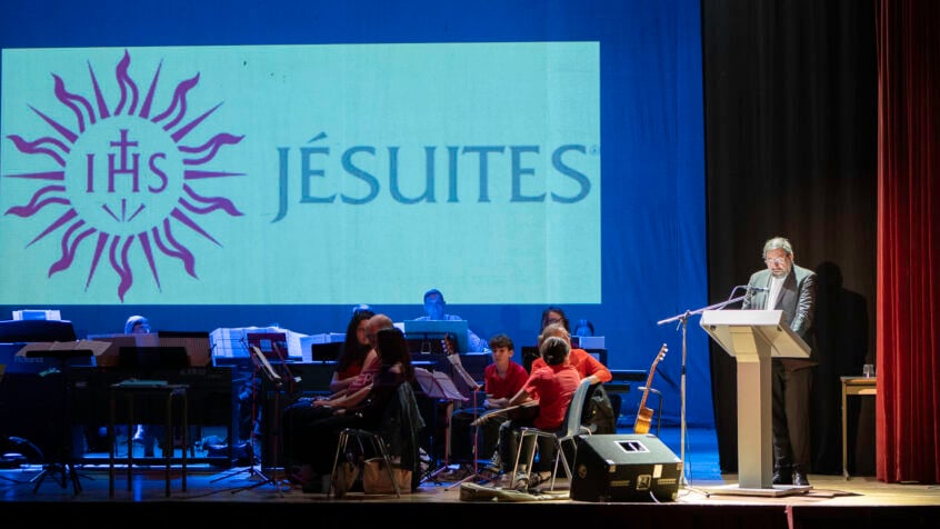 « Les jésuites nous ont ouvert le cœur et l’esprit » : l&rsquo;hommage d&rsquo;un ancien élève du Collège Saint-Servais aux Pères jésuites de Liège