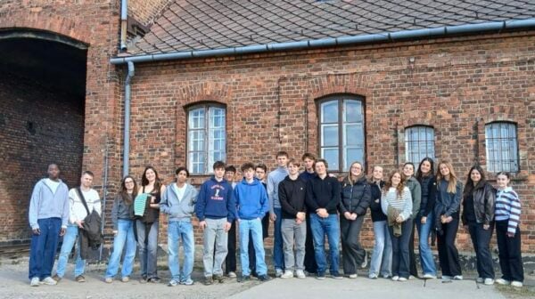 « Cette expérience m’a rappelé que tout peut basculer du jour au lendemain ». Des élèves témoignent de leur visite à Auschwitz