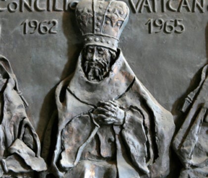 Pour certains traditionalistes, l’Eglise catholique a sombré dans le « modernisme ». Retour sur une polémique toujours actuelle.