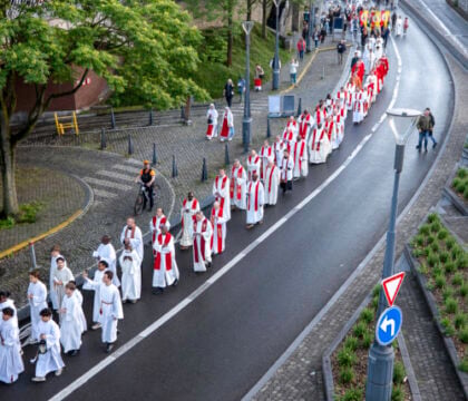 Fête-Dieu : de Liège à Bruxelles, les processions ont rassemblé des milliers de fidèles (photos)