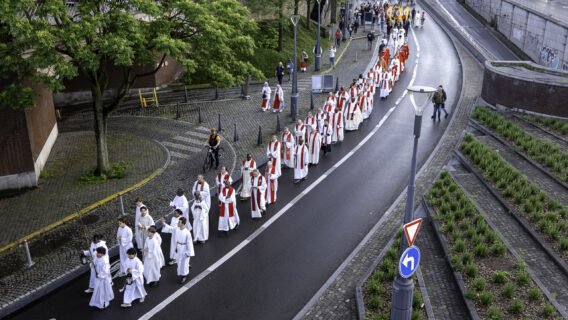 Fête-Dieu : de Liège à Bruxelles, les processions ont rassemblé des milliers de fidèles (photos)