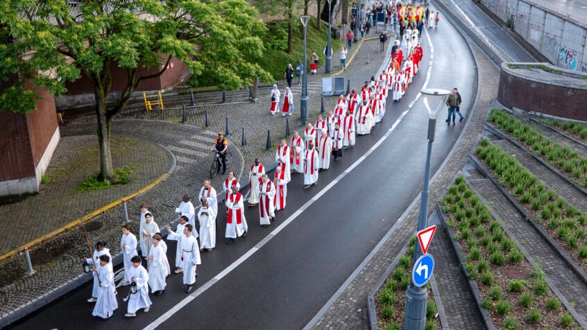 Fête-Dieu : de Liège à Bruxelles, les processions ont rassemblé des milliers de fidèles (photos)