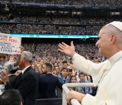 Au stade Santiago Bernabéu, le pape a encouragé les catholiques madrilènes