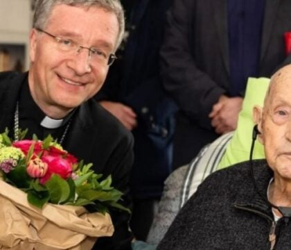 Il avait 110 ans ! Le prêtre le plus âgé du monde est décédé