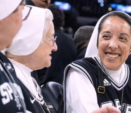 Quand des religieuses fans de basket séduisent le web et les médias